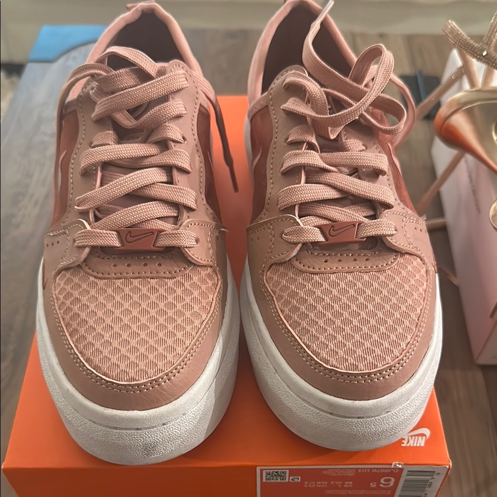 Nike Pink Sneakers Modern Casual Design